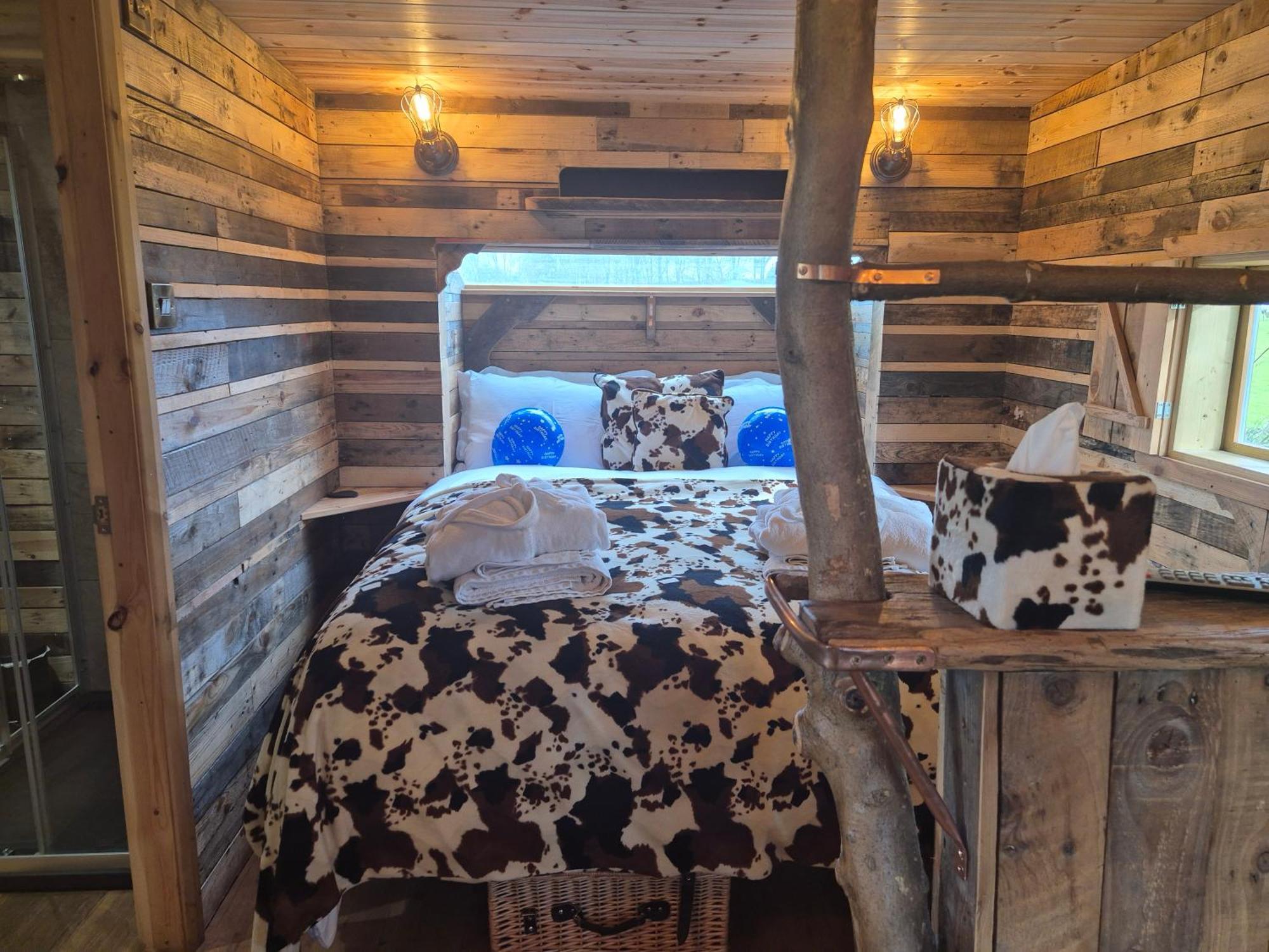 Burtree Country House, Tipi'S, Treehouse & Lodge & House Rooms With Hot Tubs In A Private Garden Thirsk Exteriér fotografie